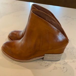 Antelope mule booties